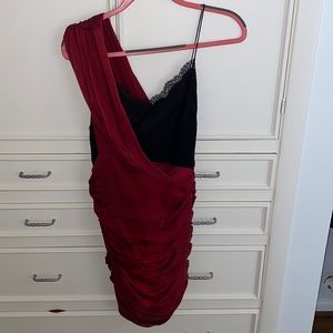 Alice & Olivia dress size 2. Worn once. Very flattering